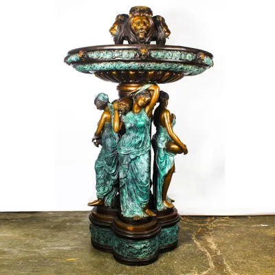 Fonte de água de bronze ao ar livre com estátuas da senhora da estação