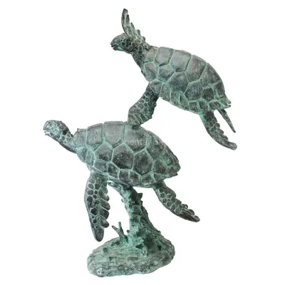 Levensgrote bronzen twee zeeschildpad zwemmende sculptuur