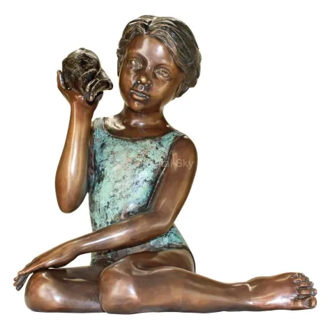 Bronzen meisje met zeeslak standbeeld metalen kinderen sculptuur
