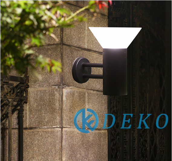 DK LED SOLAR GARDEN LAMP 2
