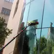 Brosse de nettoyage de vitres à système de poteau alimenté en eau