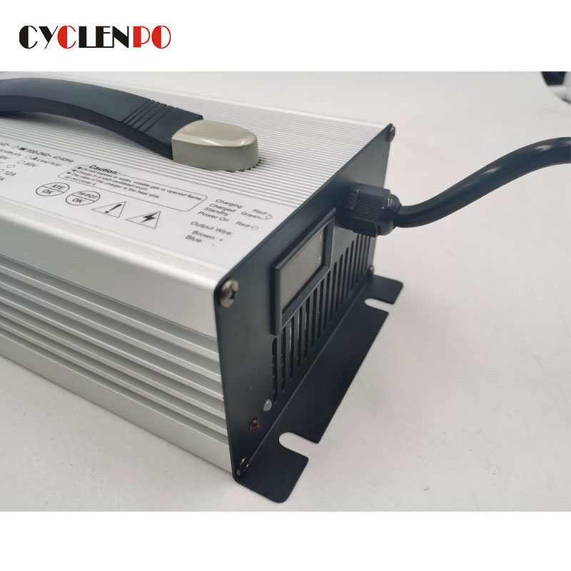 Chargeur de batterie au lithium-ion 48V 20A LifePO4 pour EV
