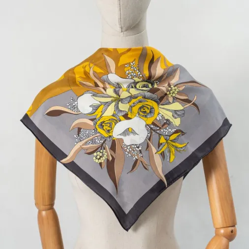 クラシックな新しいデザインのデジタル印刷の女性シルクスクエアスカーフ