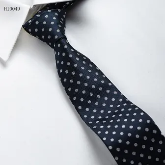 男性のスーツのネクタイのカスタムデザイン