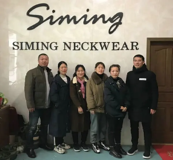 Remo Sartori - Foulard Uomo Ascot Doppia Pala In Seta Blu Fantasia Anelli, Made In Italy - Foto 6