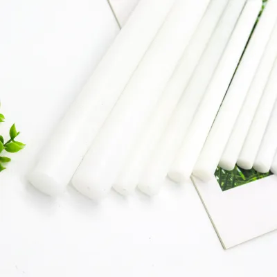 Velas blancas decorativas decorativas de cera de parafina común