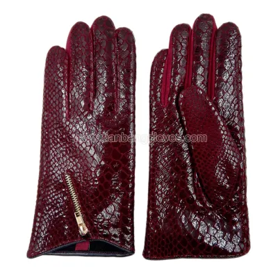 fashion ladies leather glove with zipper and snakeskin grain