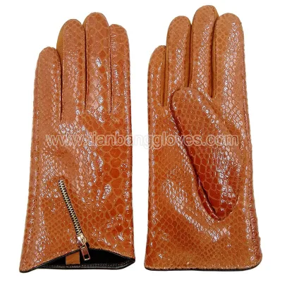 fashion ladies leather glove with zipper and snakeskin grain