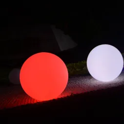 Luz de bola solar LED exterior impermeable multicolor de plástico