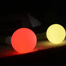 Luces de bolas de Navidad LED al aire libre grandes cambiantes de 16 colores recargables