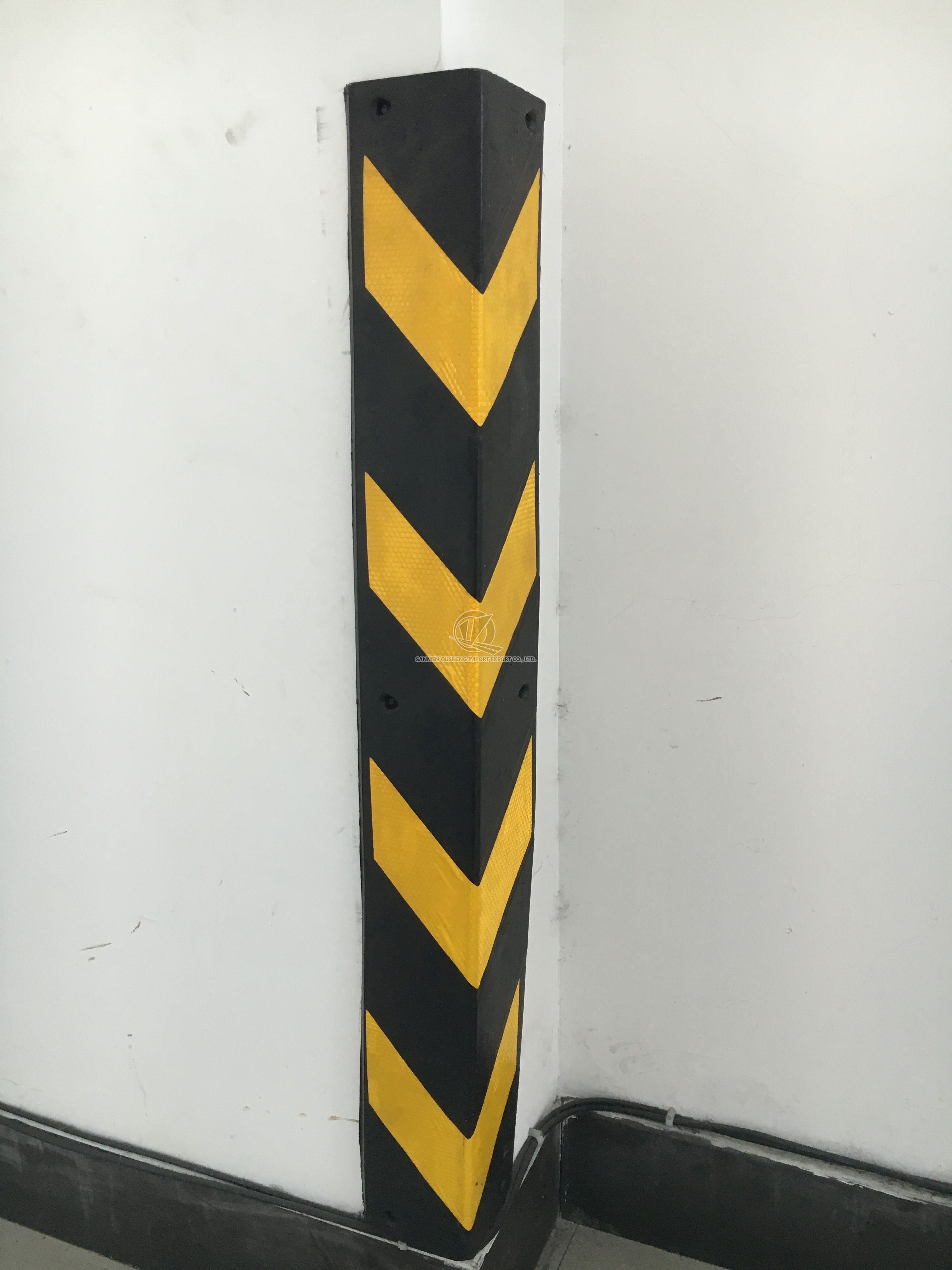 High Quality Yellow Black Reflective Guard Flexible Rubber Corner Guard 
