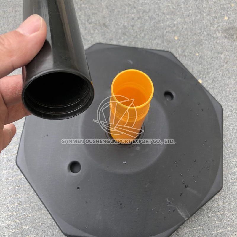 Traffic pole with top chain hole hat 