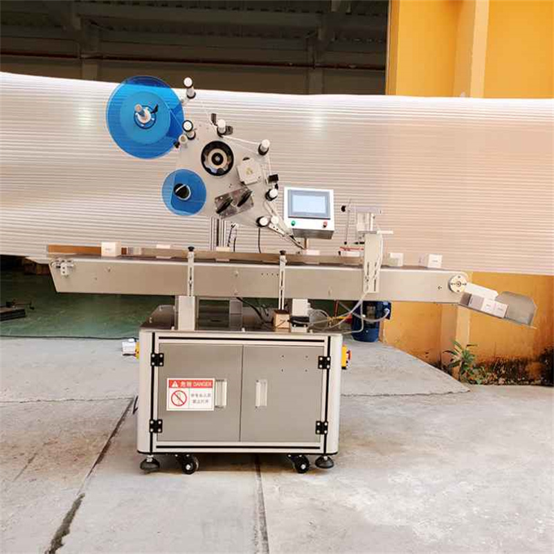 Automatic top labeling machine