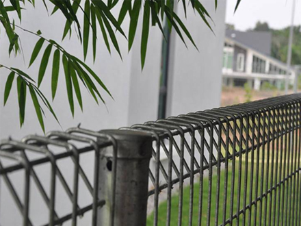 What Is Roll Top Fence?