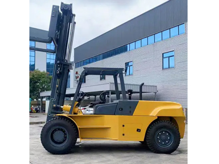 What Are the Advantages of Forklifts Over Pallet Jacks?