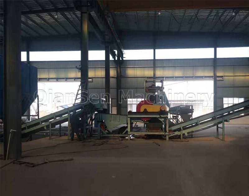 These machines significantly reduce the volume of metal scrap, enabling easier handling, storage, and transportation of the shredded material.
