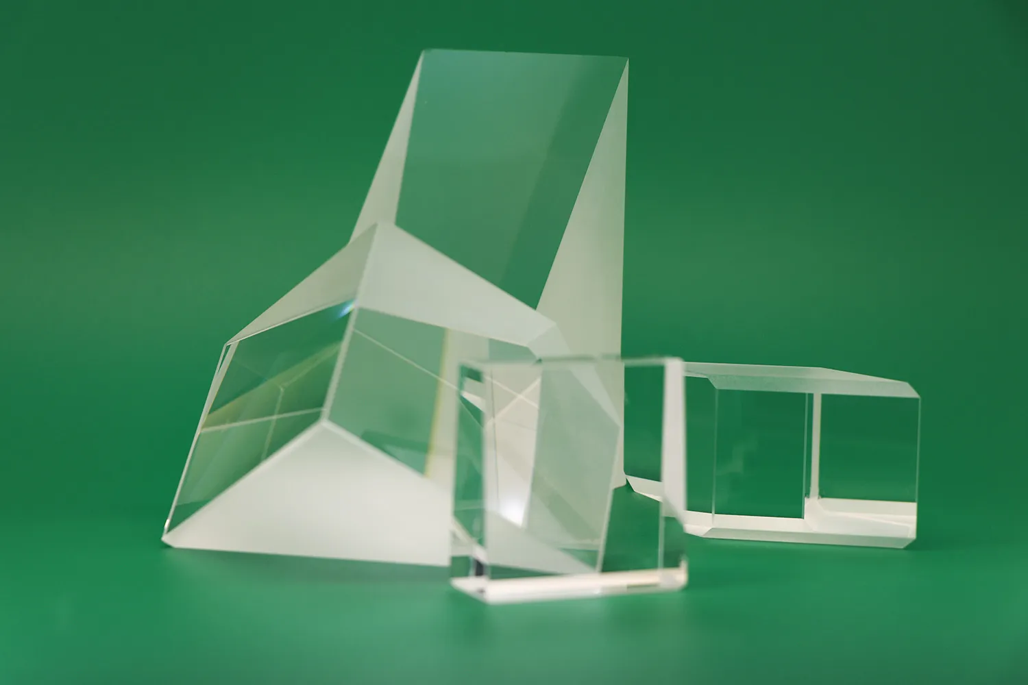 Optical prisms change the light beams丨RZ Optics