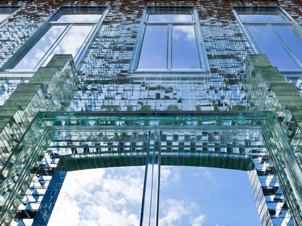 Chanel flagship store: Glass bricks are the better choice