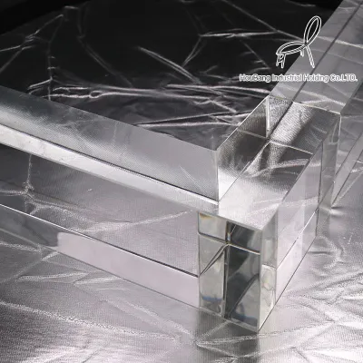Brique de verre transparente finement broyée