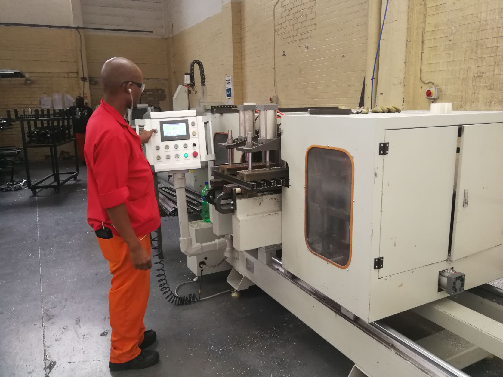 aluminium window manufacturing equipment