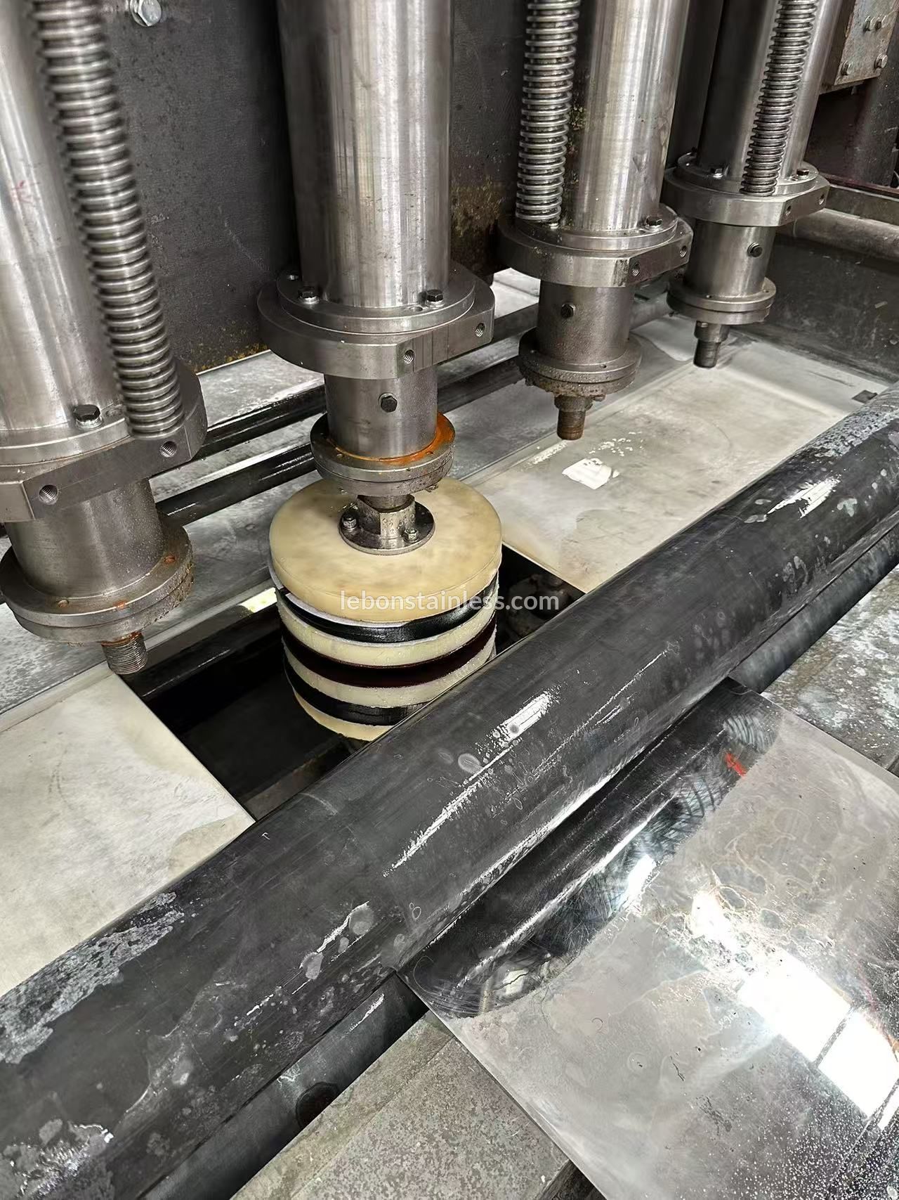How to Efficiently Produce a High-Quality 8K Stainless Steel
