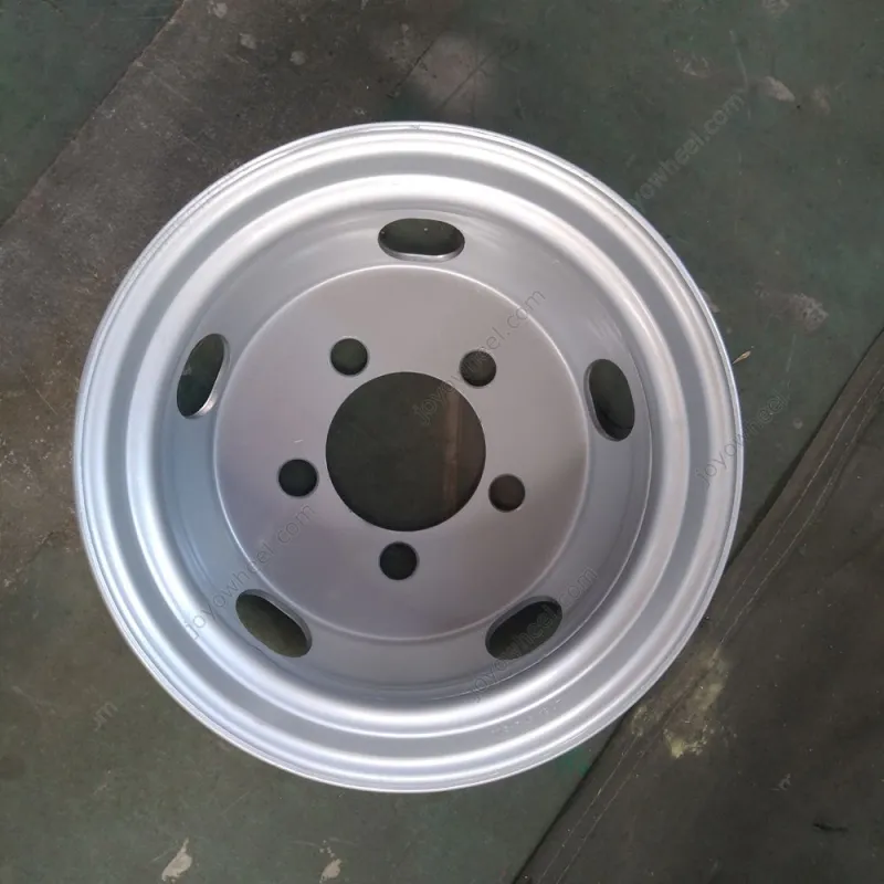Стальное бескамерное колесо 17,5X5,25