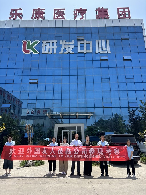 Warmly welcome customers to visit our factory