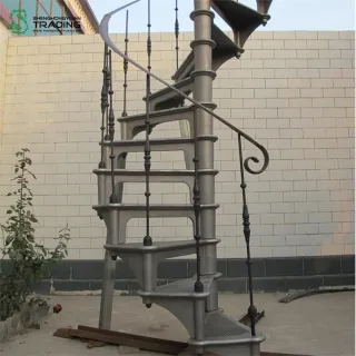 Escalera de caracol decorativa de hierro fundido para exteriores