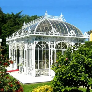Viktorianisches Glasgewächshaus im Garten