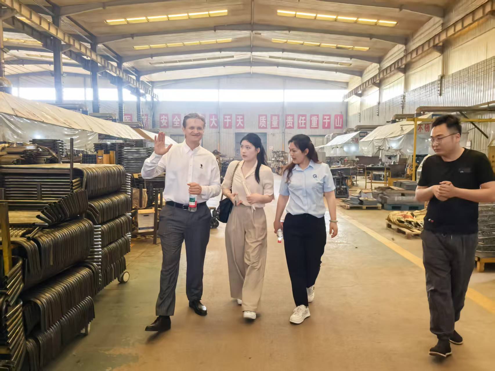 The customer came to visit the factory