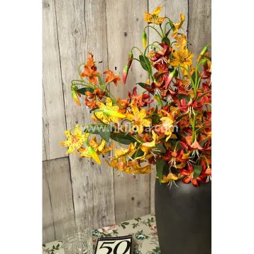82cm Cap Lily Spray