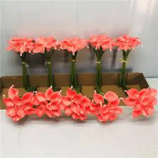The cost price of artificial lilies wholesale is much lower than that of flowers and the market profit margin is large.