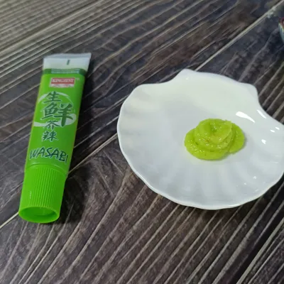 Machine de moulage par soufflage par extrusion multicouche automatique spéciale pour la pâte de wasabi