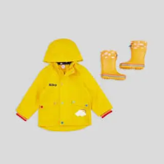 Our jackets come with a host of important features, including adjustable cuffs with Velcro, front pockets with waterproof zippers,