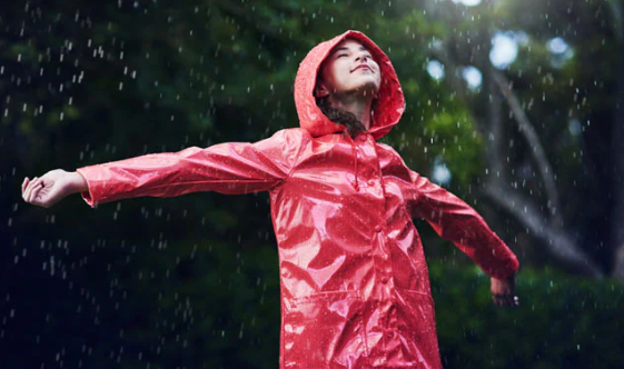 What Is The Difference Between a Breathable Raincoat and a PU and PVC Raincoat?