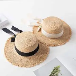Without pesticides and herbicides, a raffia hat is organic and sustainable