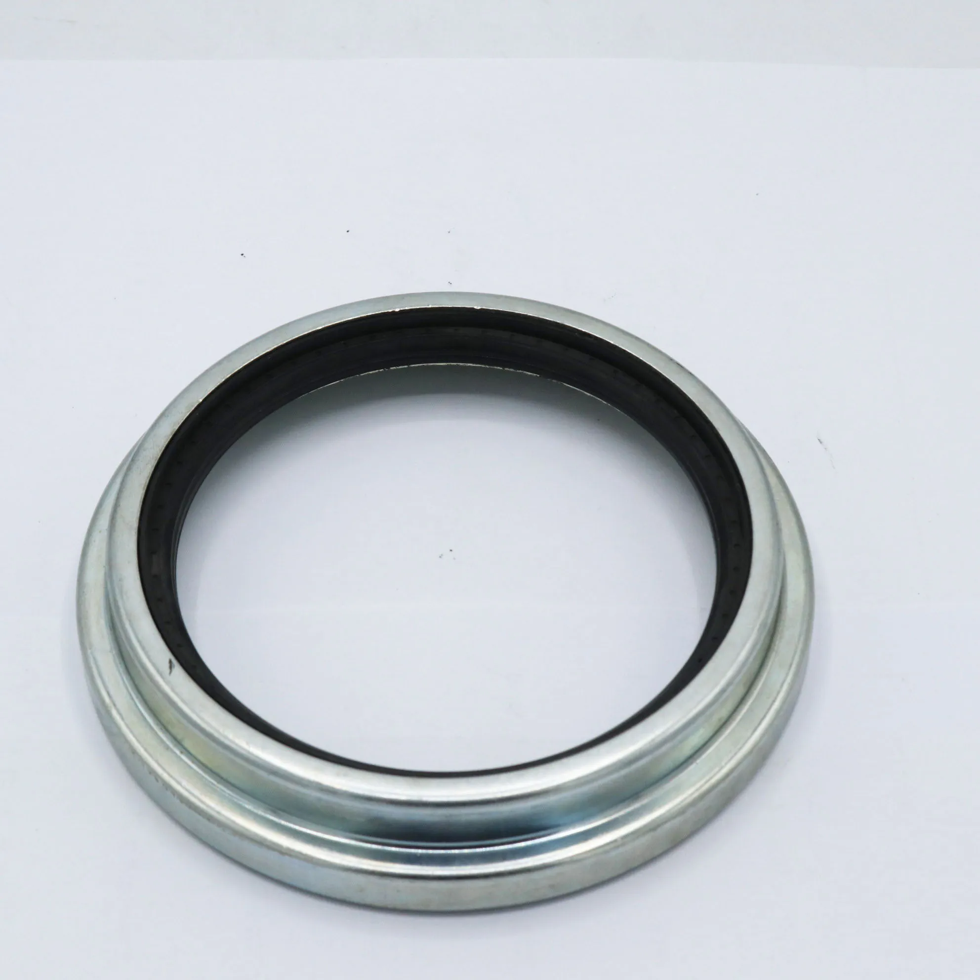 NNK manufactures wheel hub oil seals 117.6*152.4*25