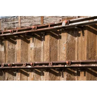 Sheet piles are usually made of steel, but can also be made of wood or reinforced concrete.