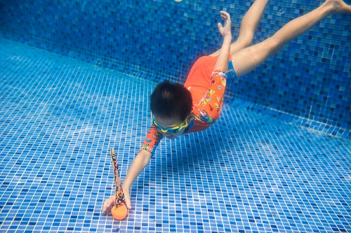 How to Teach Your Child To Swim？