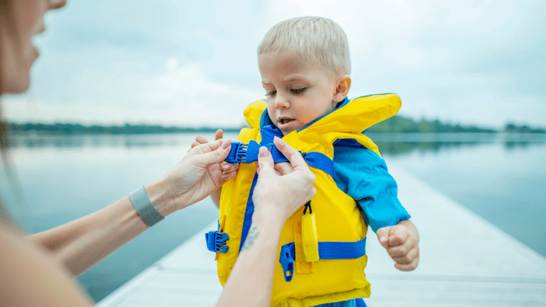 Building Water Confidence: How Swim Vests Enhance Toddler Safety & Independence