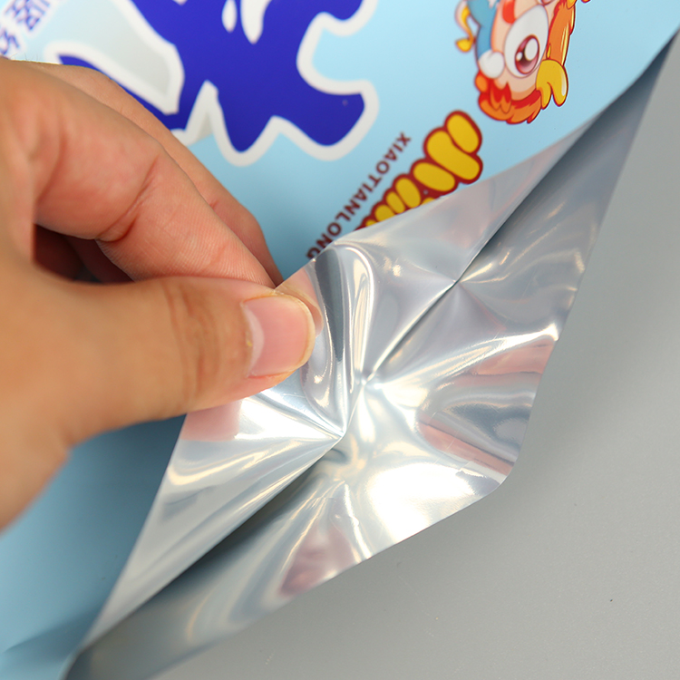 What are the advantages of aluminum foil packaging bags, and how can you differentiate between aluminum foil bags and metallized bags?