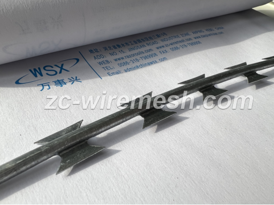 CBT-16 1100mm clips diameter galvanized ss concertina razor wire