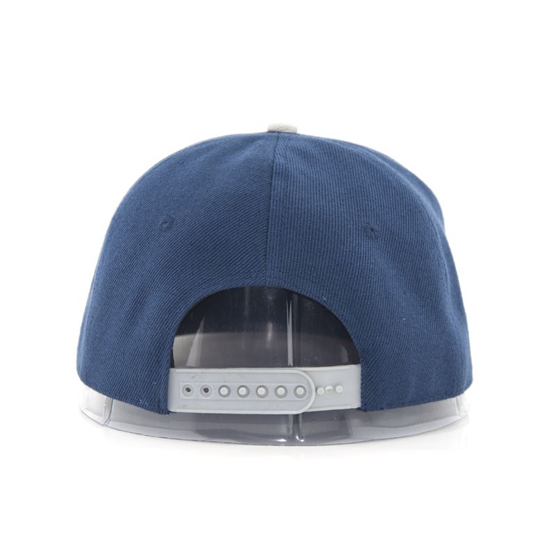 قبعة Snapback شعار Emrboidery بالمعدن