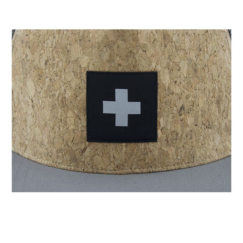 قبعة snapback شبكية بتصميم خشبي