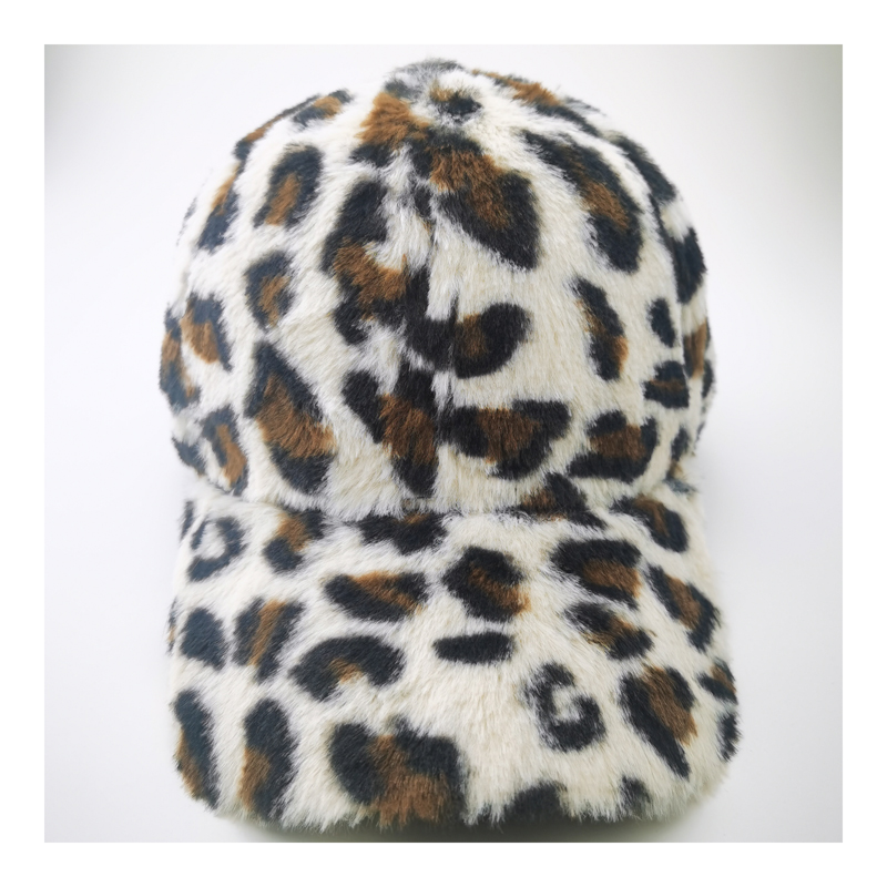 fleece baseball Cap with design leopard