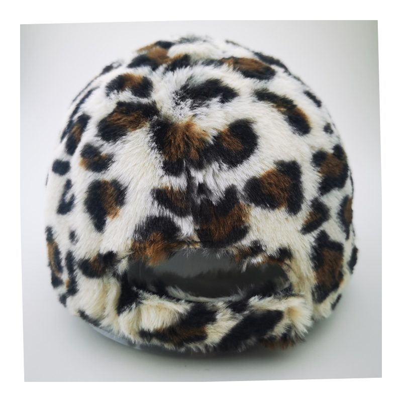 fleece baseball Cap with design leopard