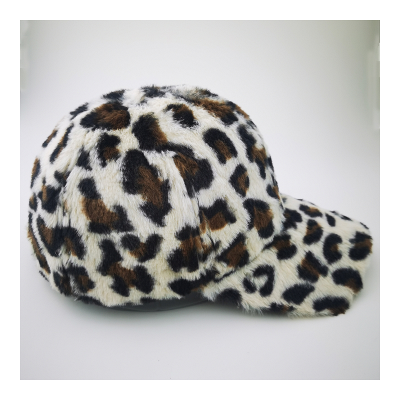 fleece baseball Cap with design leopard