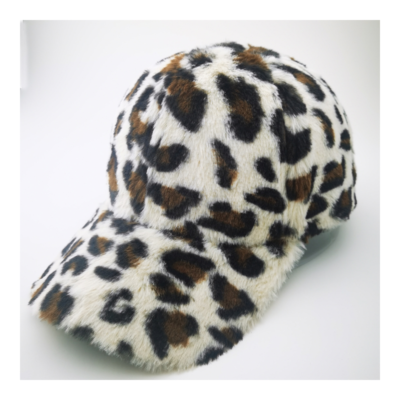 fleece baseball Cap with design leopard