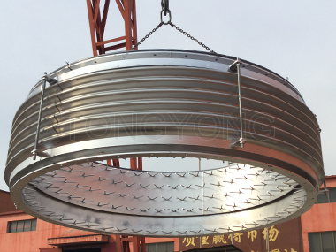 High-temperature metal compensator