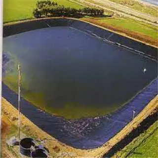 The biggest difference between HDPE geomembrane pond liner and PVC pond liners is the materials used. HDPE is high-density polyethylene,